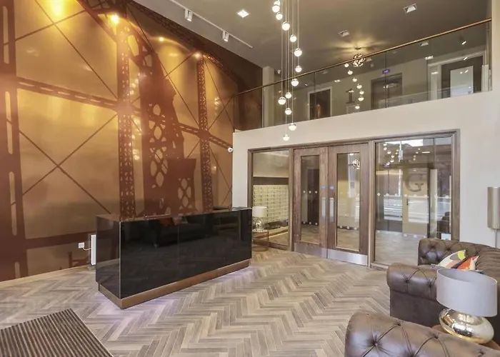 Central, Luxury & City Views