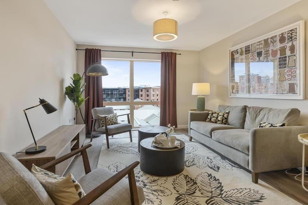 Central, Luxury & Views *